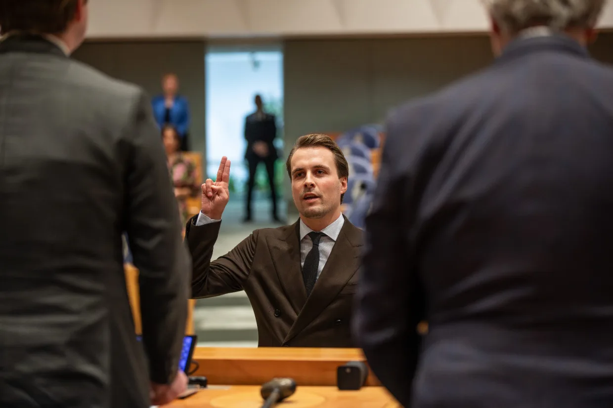Nieuw FVD-Kamerlid Tom Russcher stelt Kamervragen over woningbouw direct na beëdiging