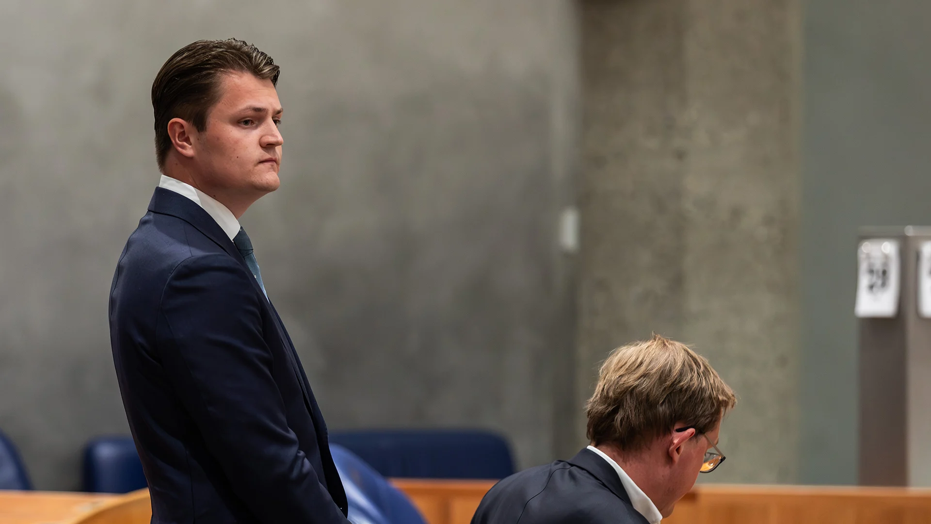 Kabinet Jetten wil de arbeidsmarkt overspoelen met 75.000 asielzoekers, Schenk stelt vragen