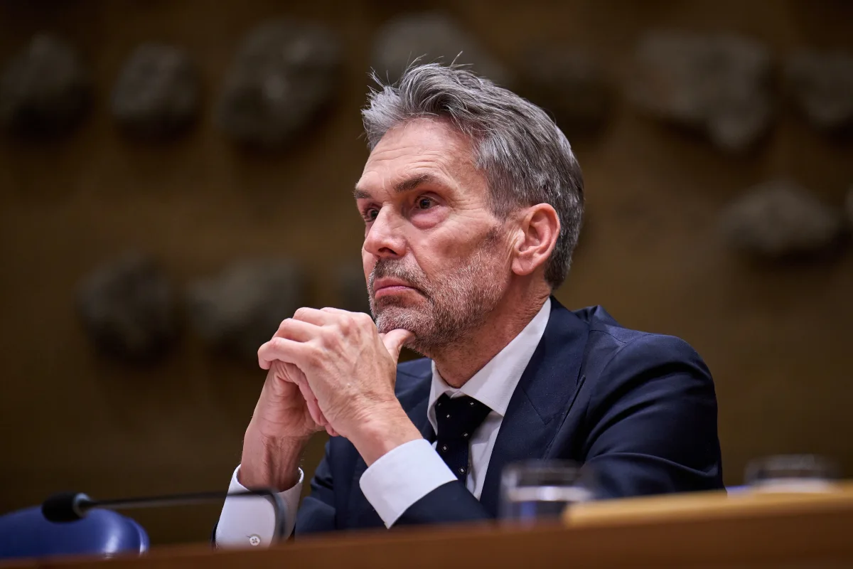 Doet de AIVD onderzoek naar Tweede Kamerleden? - Forum voor Democratie