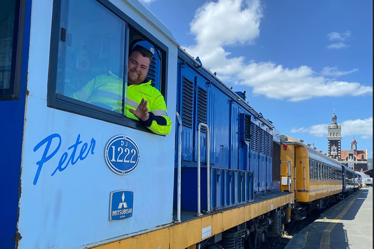 The Taieri Gorge Train travels along the rocky Taieri gorge beside the winding Taieri river.