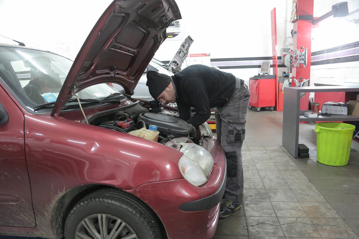 What does a full car service include? What does a full car service include?
