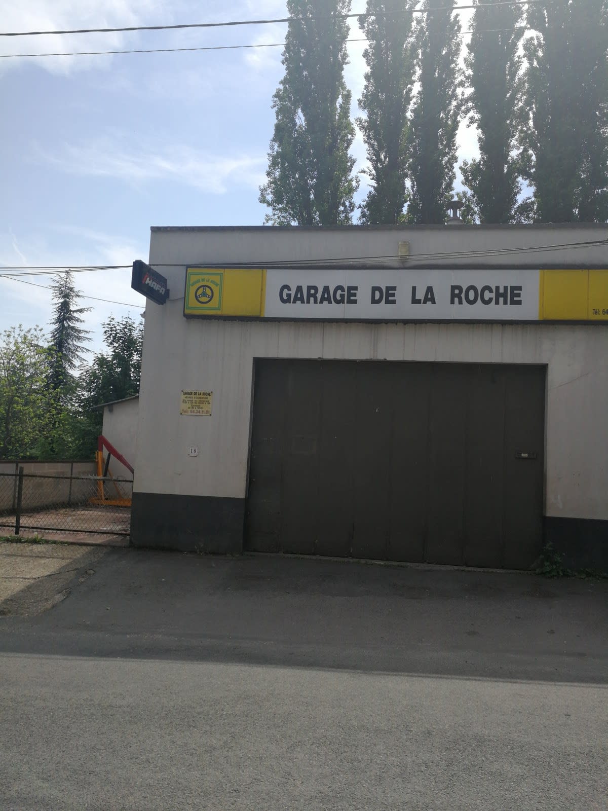 Garage de la Roche image