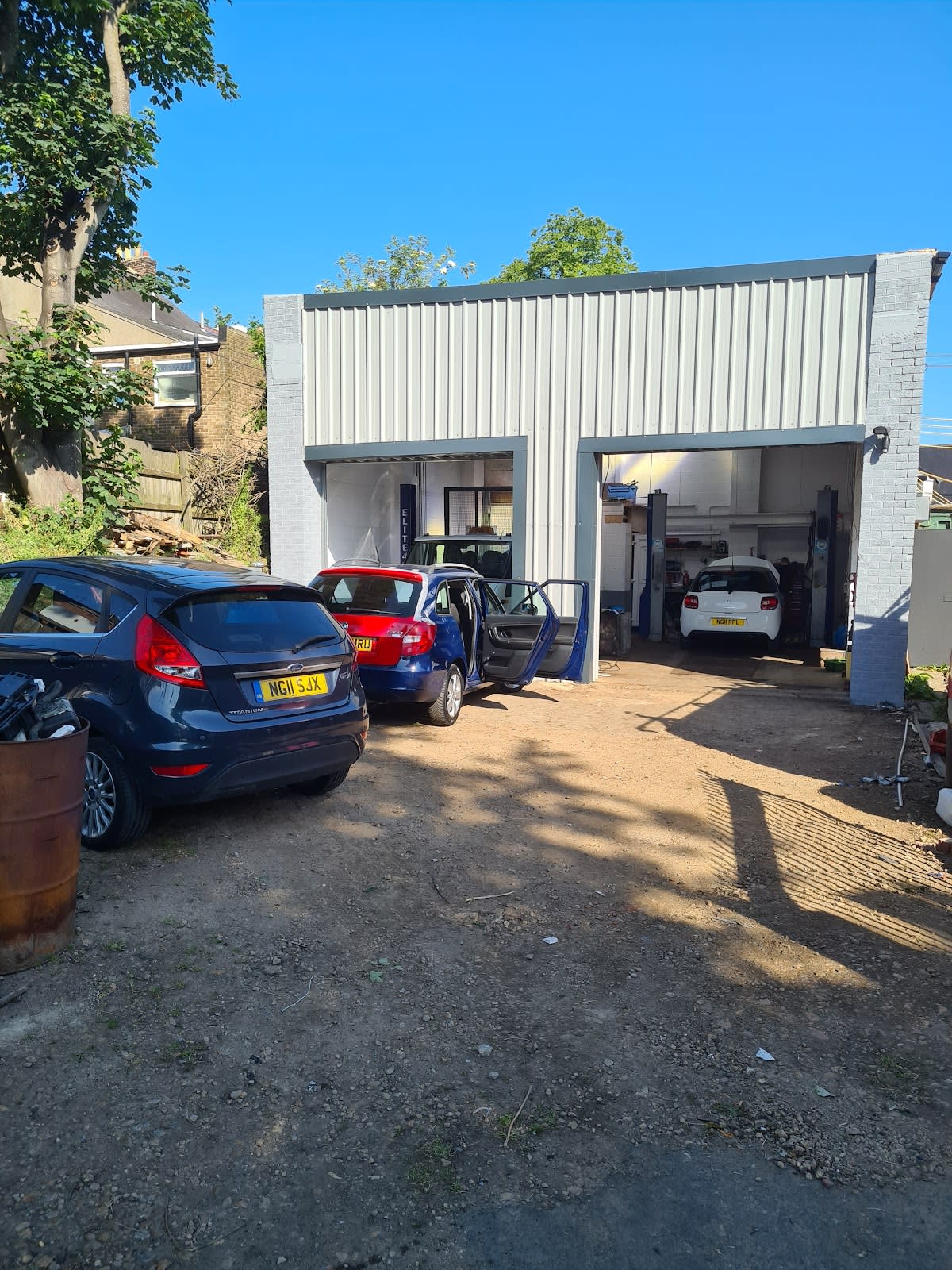 SOUTH HYLTON GARAGE POTTERY LANE SR4 0QP image