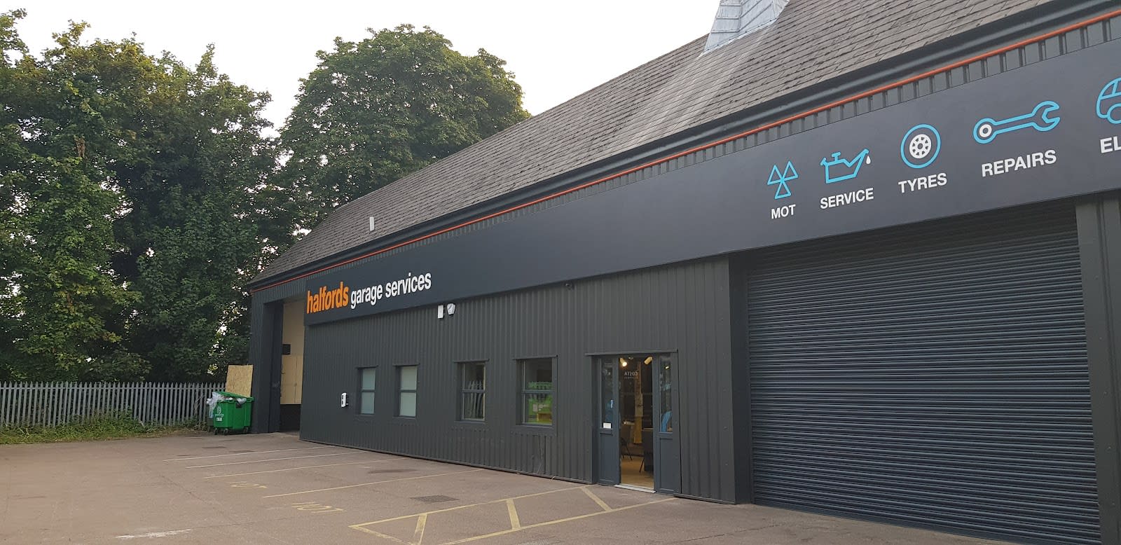 Halfords Autocentre Colchester image