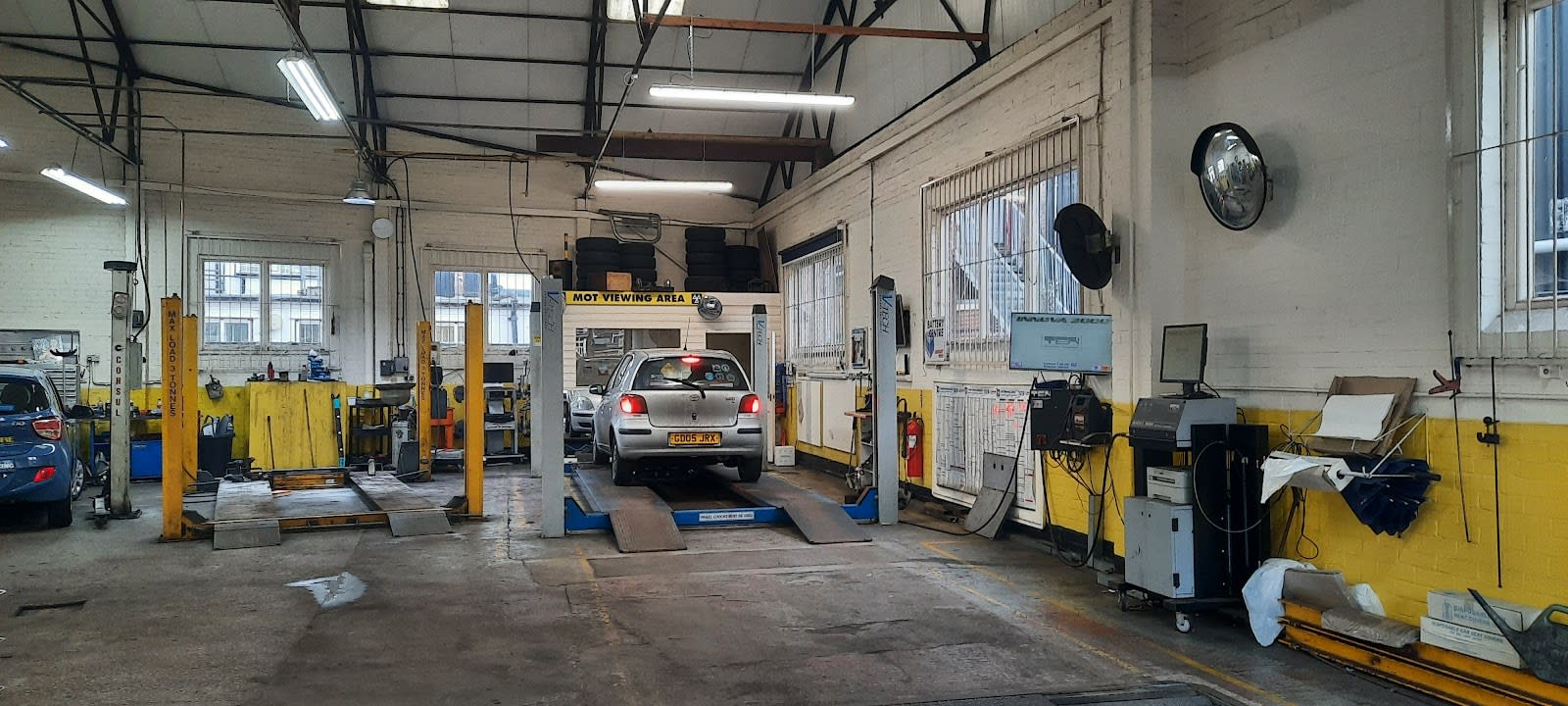 Select Auto Centre image