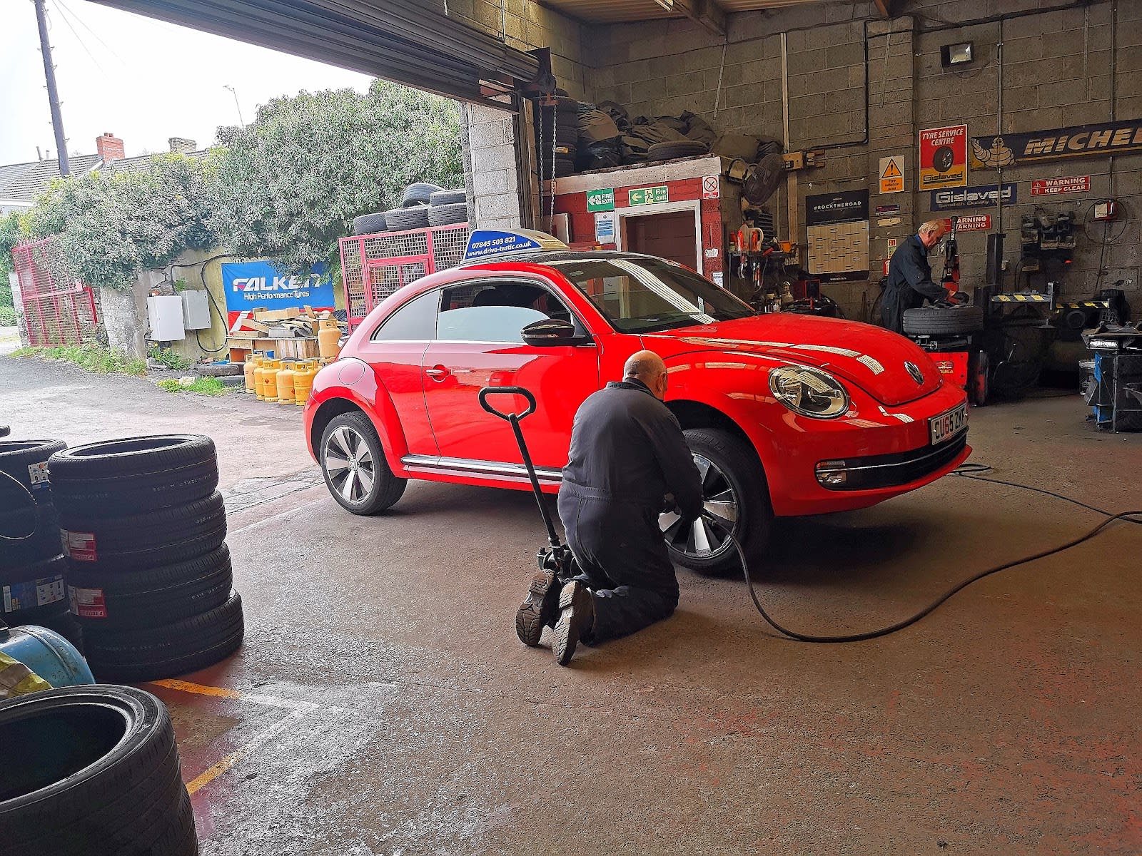 Thomas Tyres image