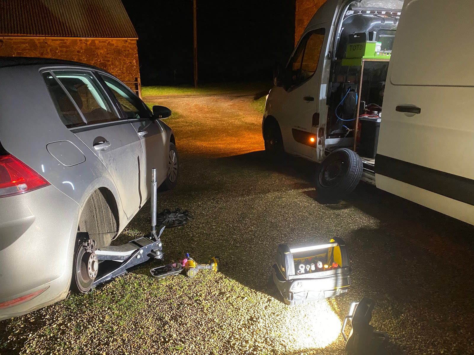 AR Vehicle Recovery & Tyres image