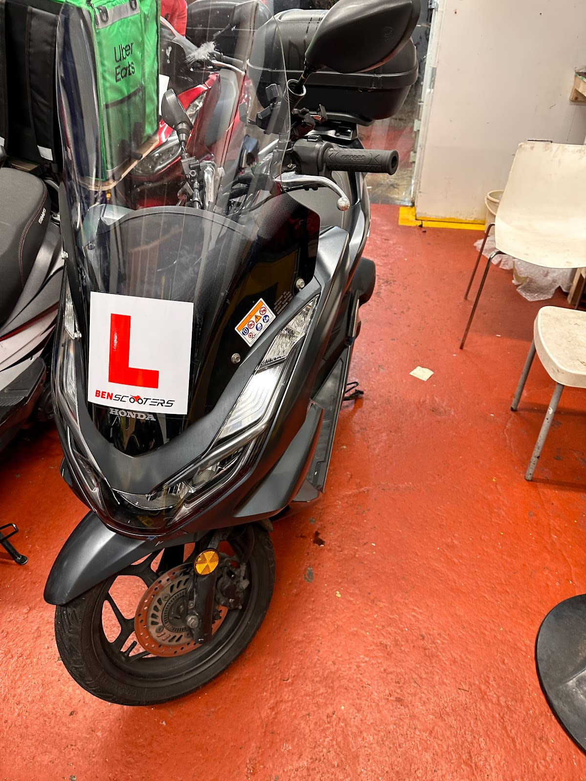 Auto repair clinic image