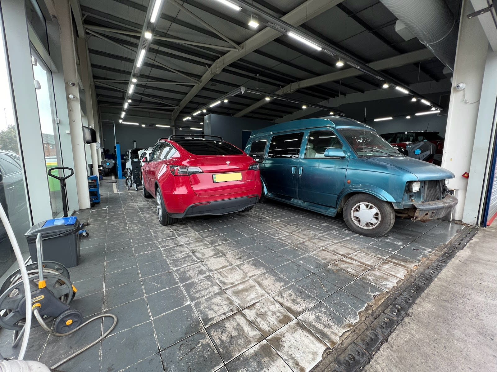 Car Bar And Wheel Spa image