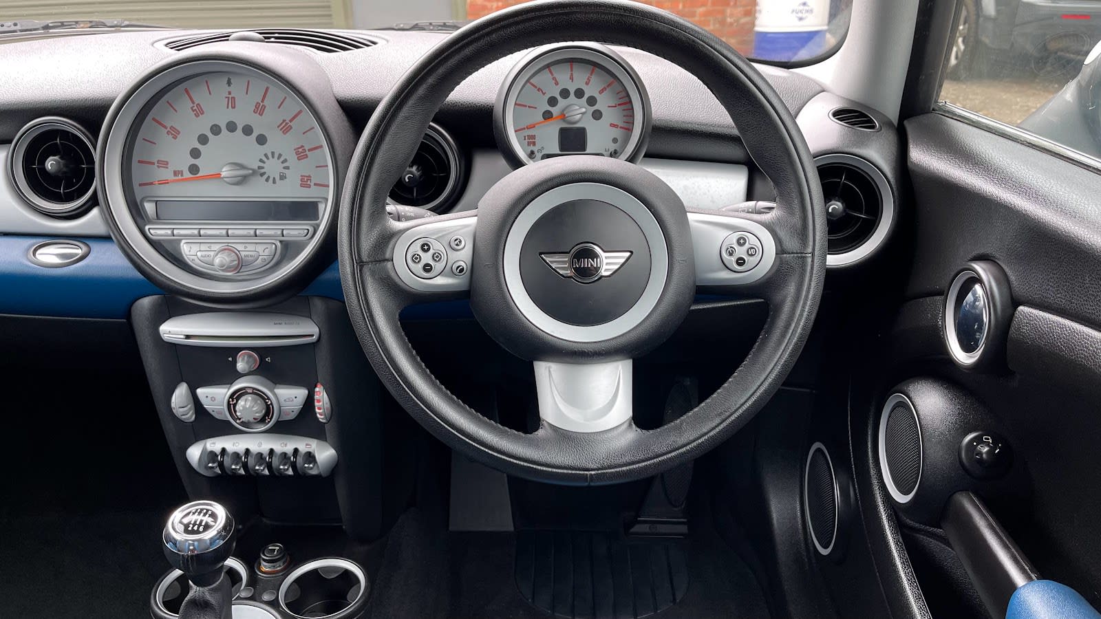 MINITOWN / BMW & MINI SPECIALIST BRACKNELL image