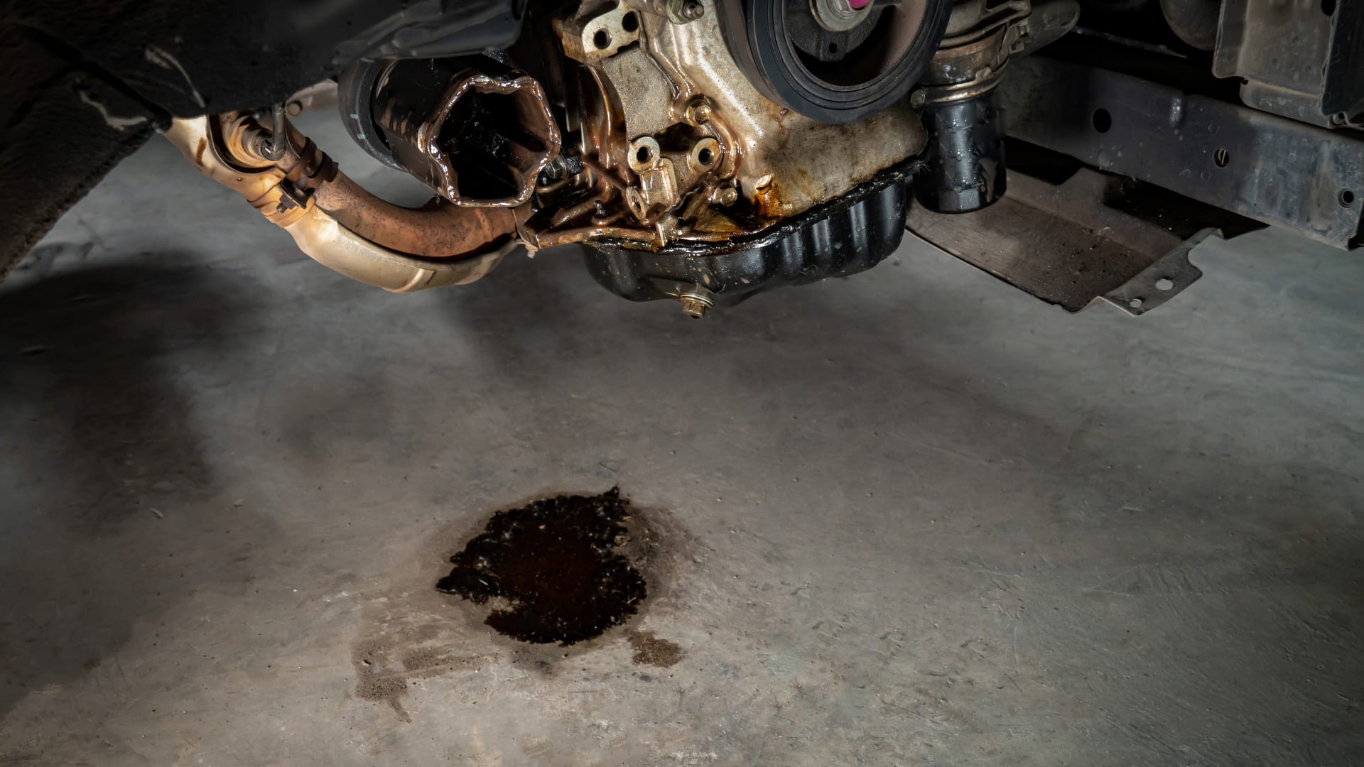 Fuite d'huile moteur : causes, détection et solutions