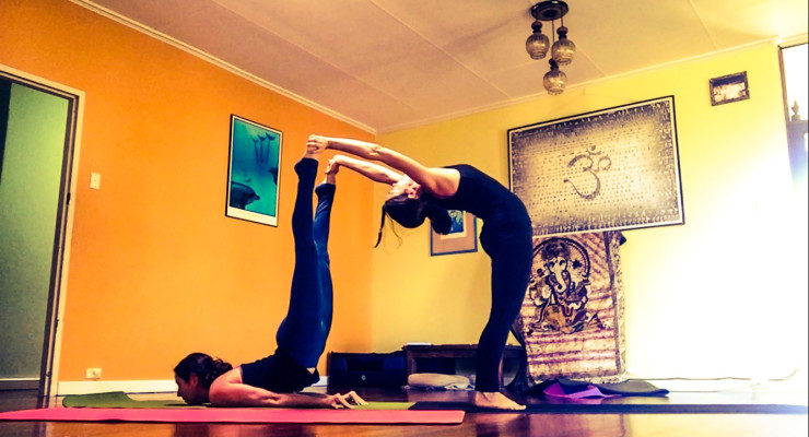 acroyoga - yoga grooves