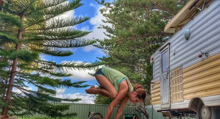 Bakasana - Yoga Grooves