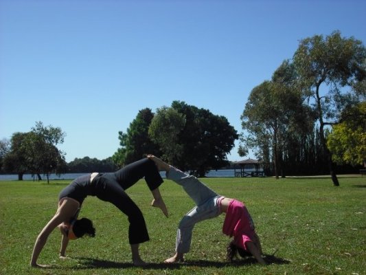 family acroyoga - Yoga Grooves