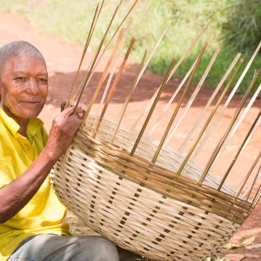 O fabrico de cestos, pelo Sr. Dóli