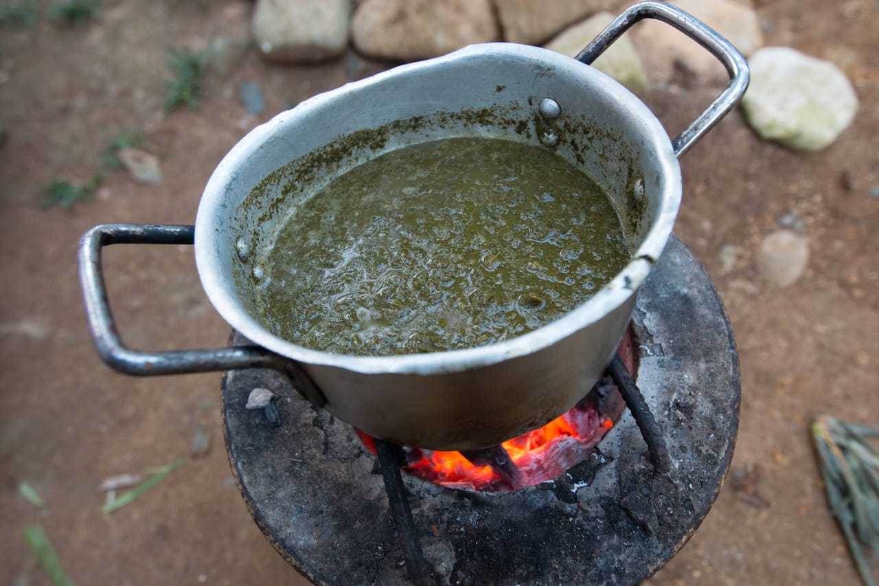 Samé Nuna - massagem de folhas