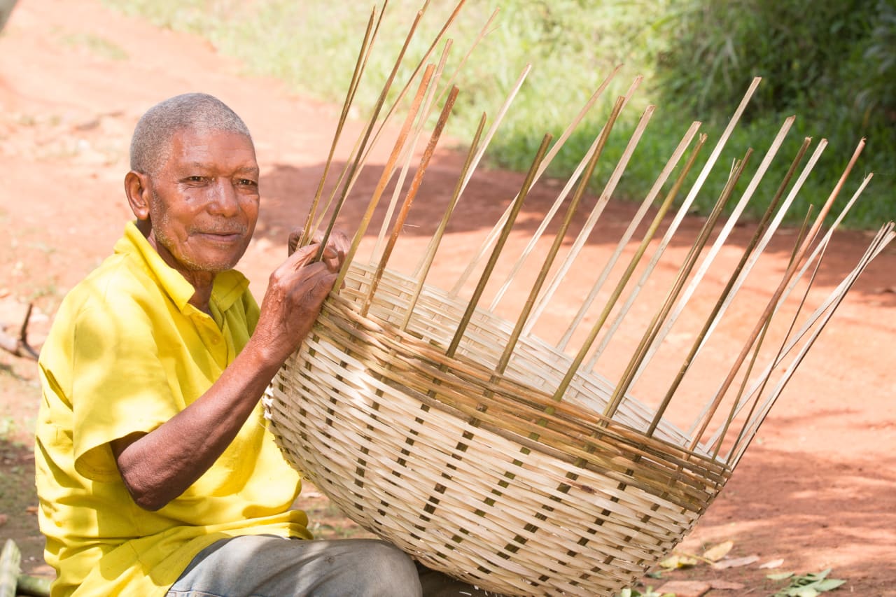 O fabrico de cestos, pelo Sr. Dóli