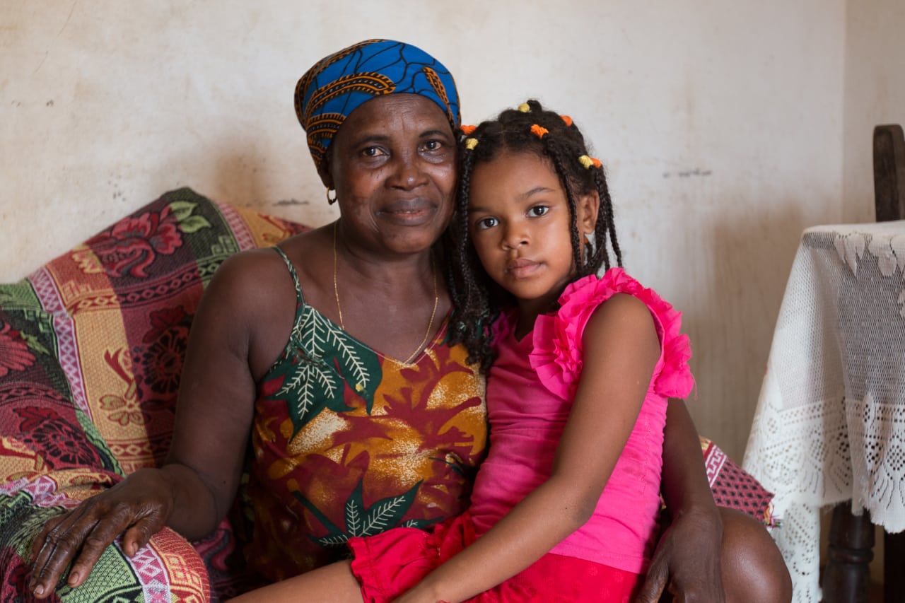 Samé Teresinha e a neta