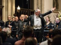 Conductor Martin Yates at Dorchester Abbey fn3x6r