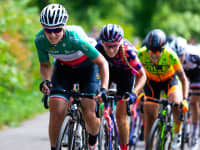 Photo the Women Tour climb action