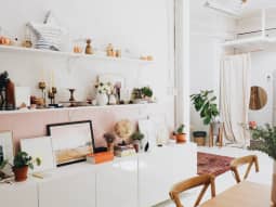 Selling your Home Anna Sullivan Shelving Display