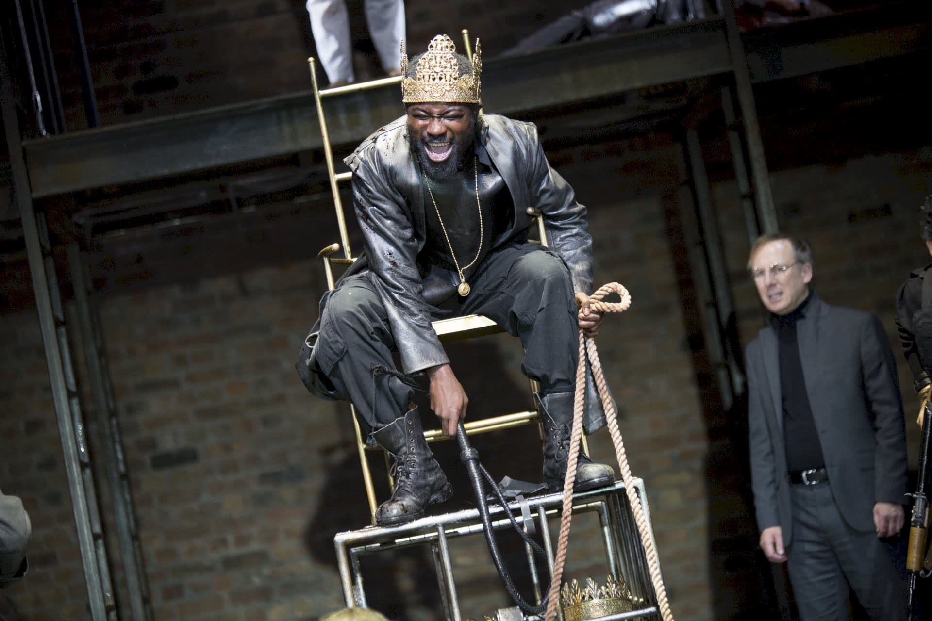 Review Tamburlaine King on throne