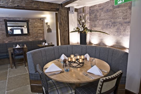 The George Hotel Wallingford Round Dining Table