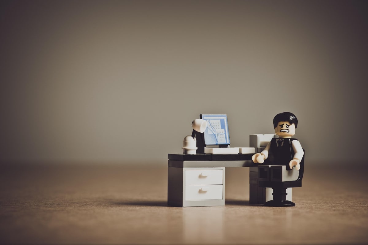 Nigerian office worker phone