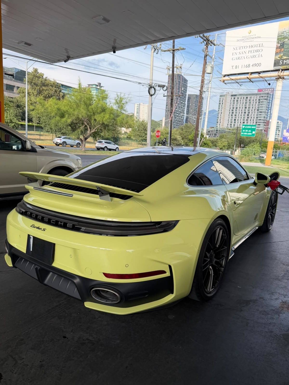 Porsche 911 Turbo S (Lightning Yellow) 2026 - 3