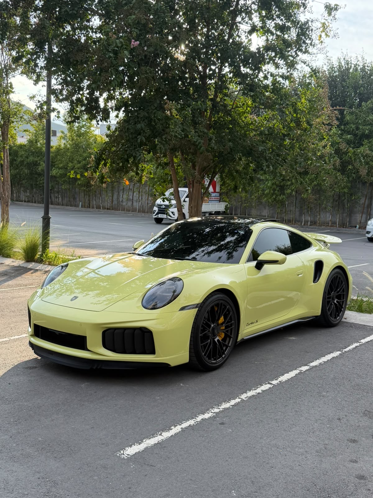 Porsche 911 Turbo S (Lightning Yellow) 2026 - 4