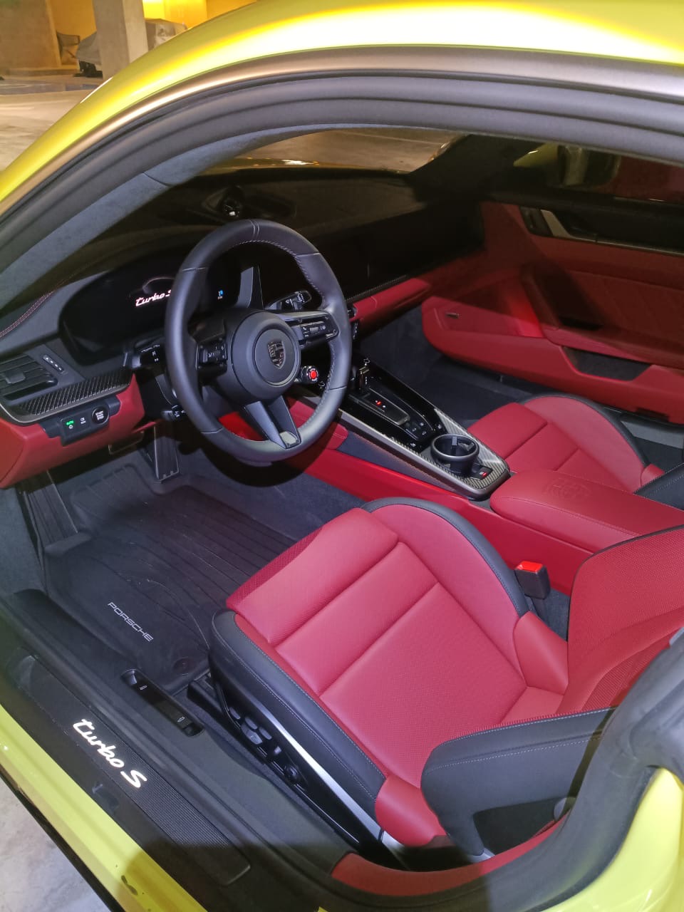 Porsche 911 Turbo S (Lightning Yellow) 2026 - 5