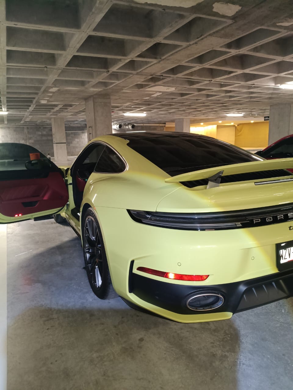 Porsche 911 Turbo S (Lightning Yellow) 2026 - 9