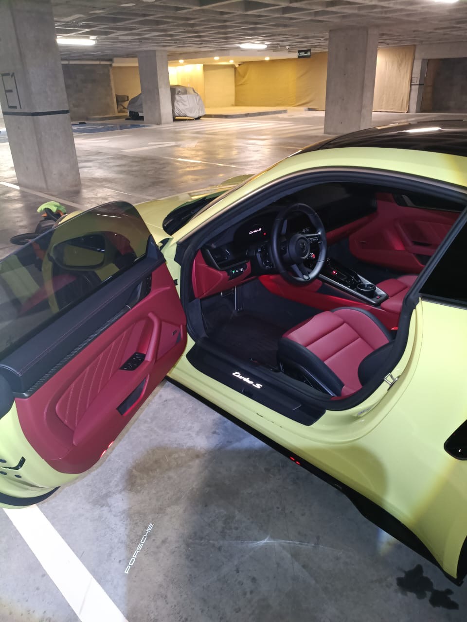 Porsche 911 Turbo S (Lightning Yellow) 2026 - 11