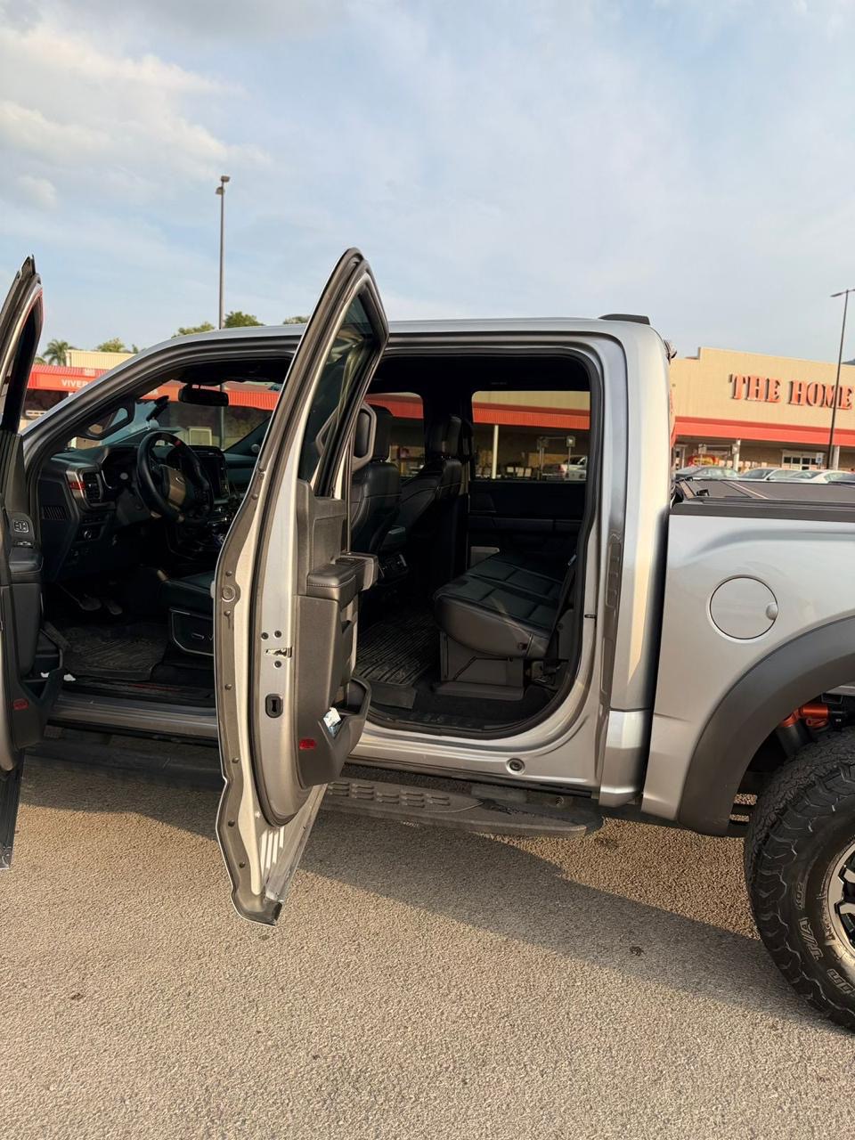 Ford Lobo Raptor (Crew Cab) 2023 - 2