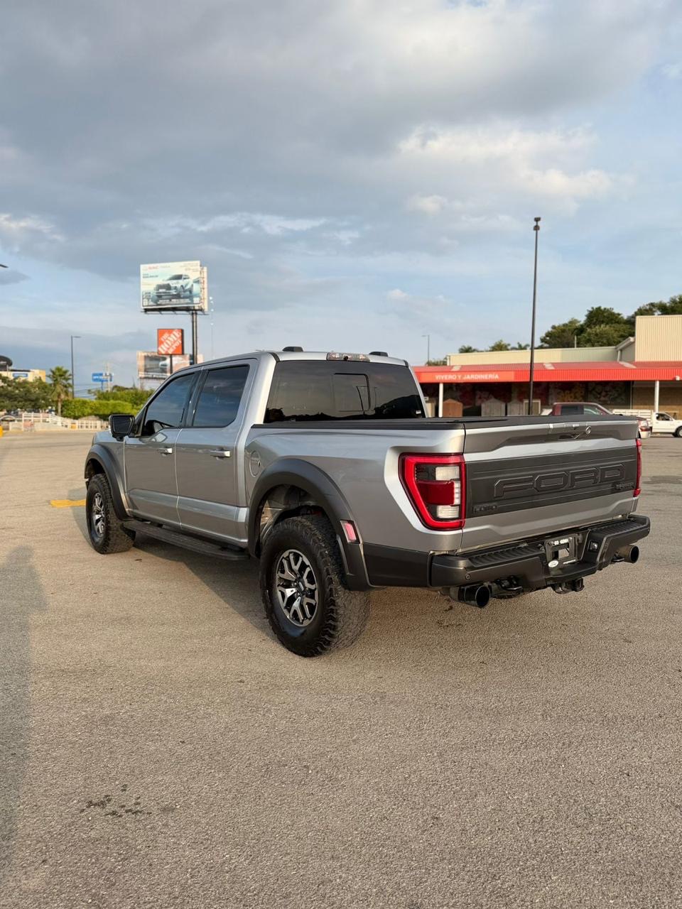 Ford Lobo Raptor (Crew Cab) 2023 - 9