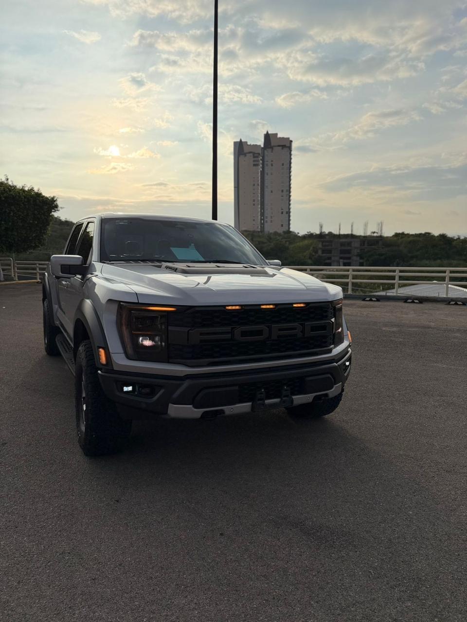 Ford Lobo Raptor (Crew Cab) 2023 - 10