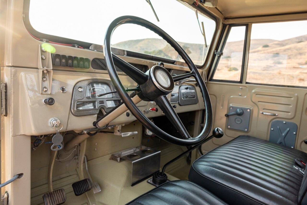 Toyota Land Cruiser FJ45 (Restaurado · Motor Nuevo) 1964 - 3