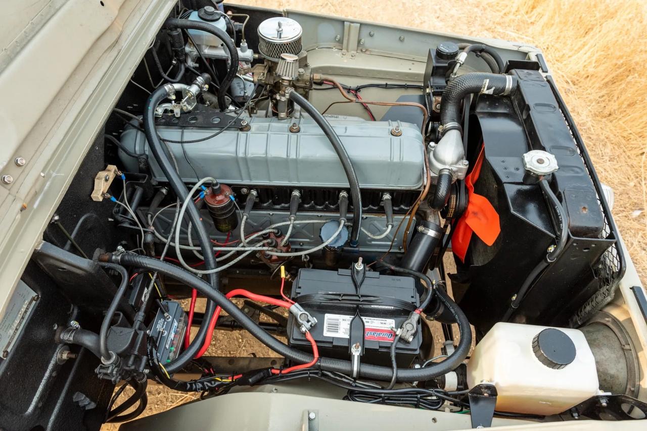 Toyota Land Cruiser FJ45 (Restaurado · Motor Nuevo) 1964 - 4