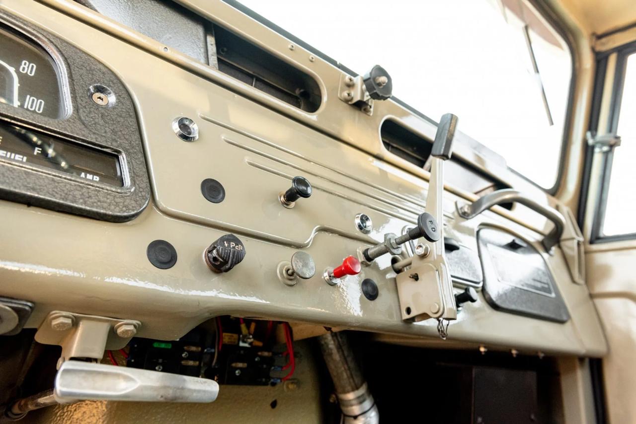 Toyota Land Cruiser FJ45 (Restaurado · Motor Nuevo) 1964 - 6