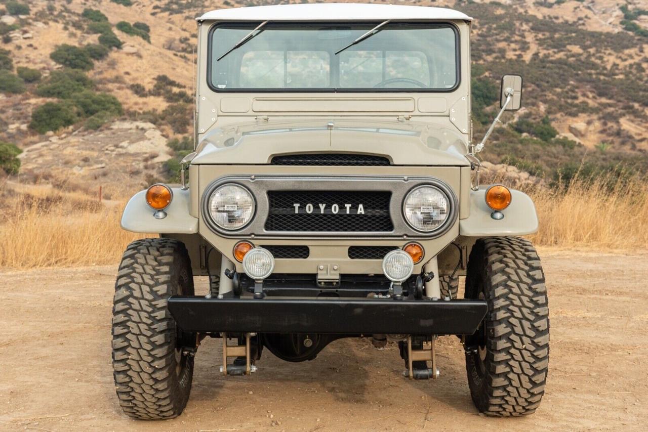 Toyota Land Cruiser FJ45 (Restaurado · Motor Nuevo) 1964 - 7