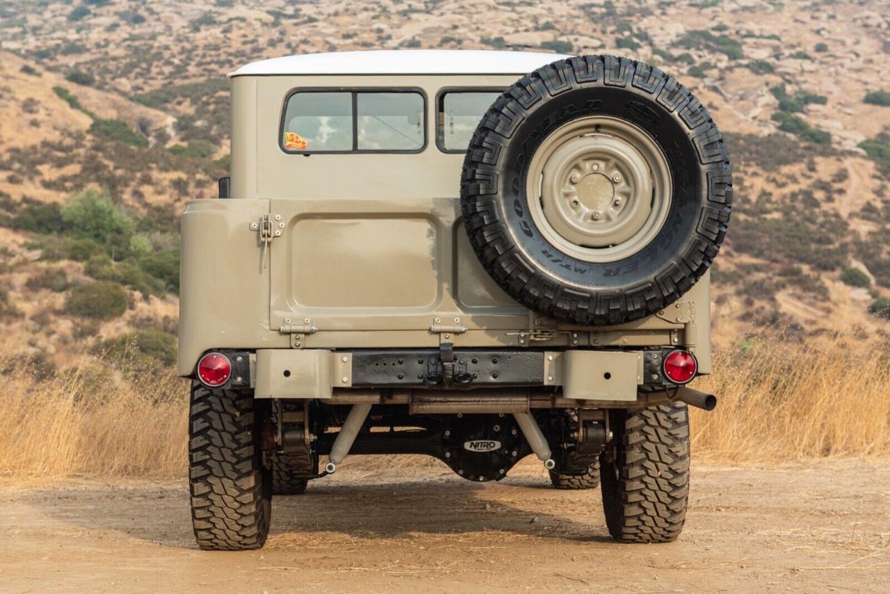 Toyota Land Cruiser FJ45 (Restaurado · Motor Nuevo) 1964 - 8