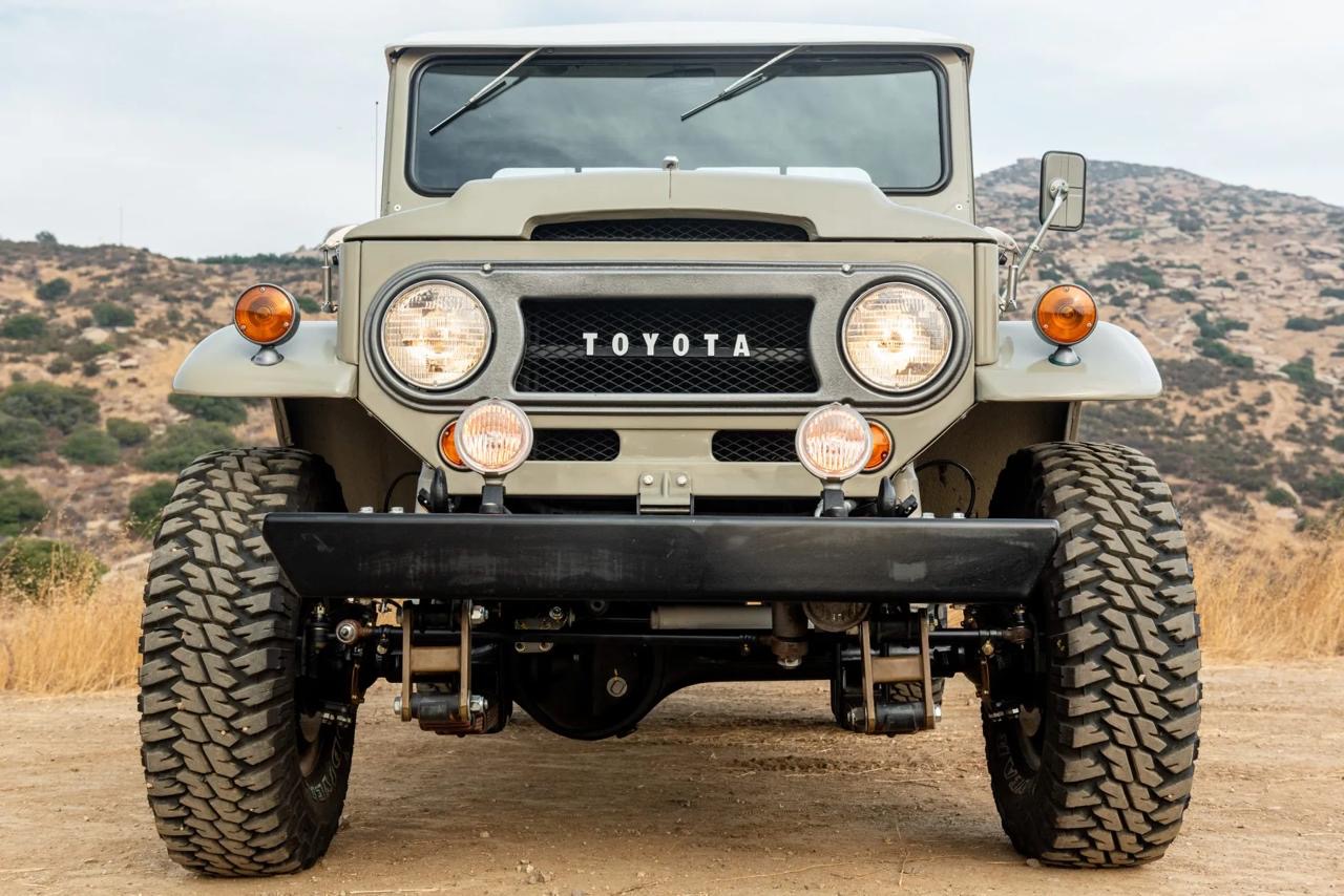 Toyota Land Cruiser FJ45 (Restaurado · Motor Nuevo) 1964 - 10