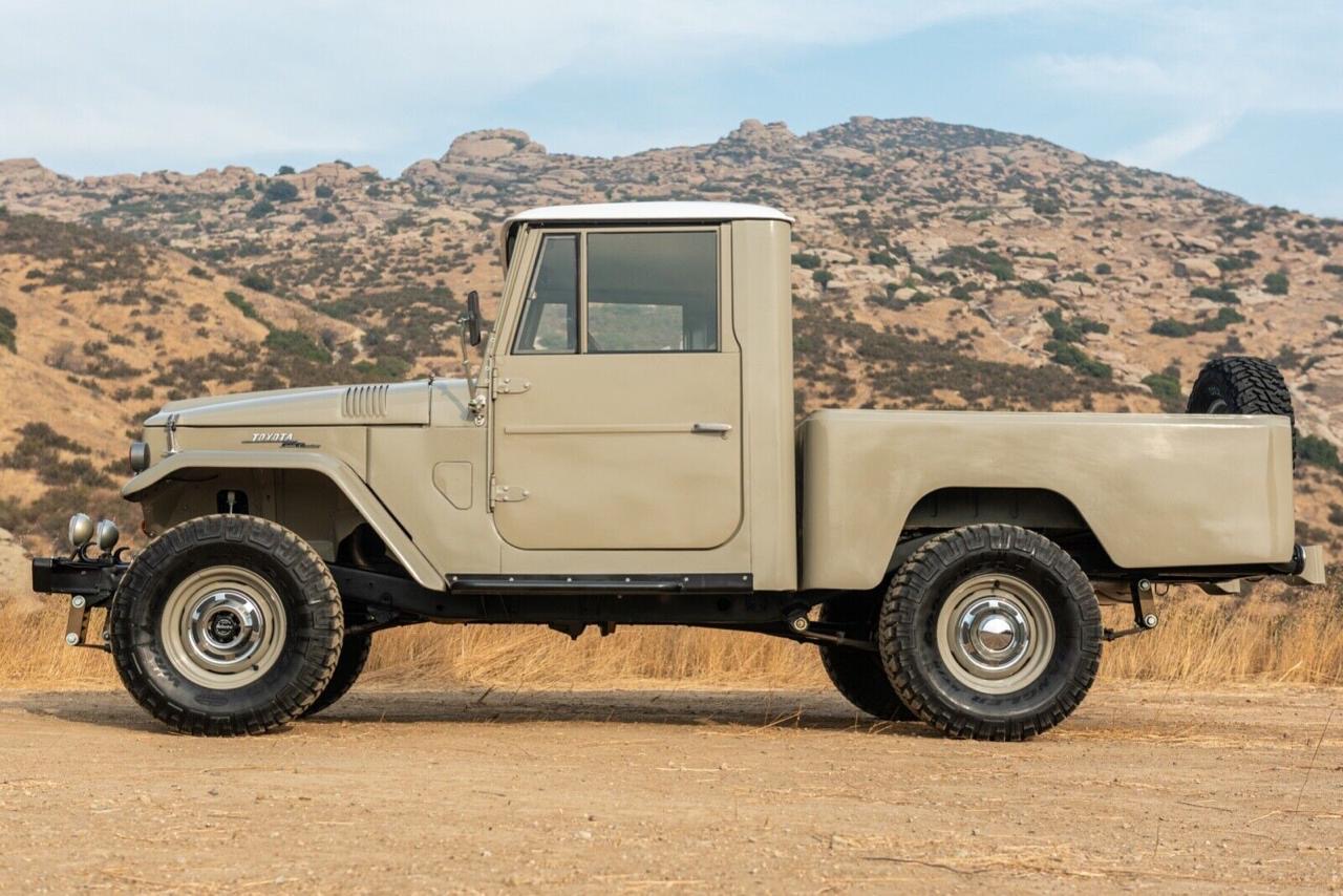 Toyota Land Cruiser FJ45 (Restaurado · Motor Nuevo) 1964 - 12