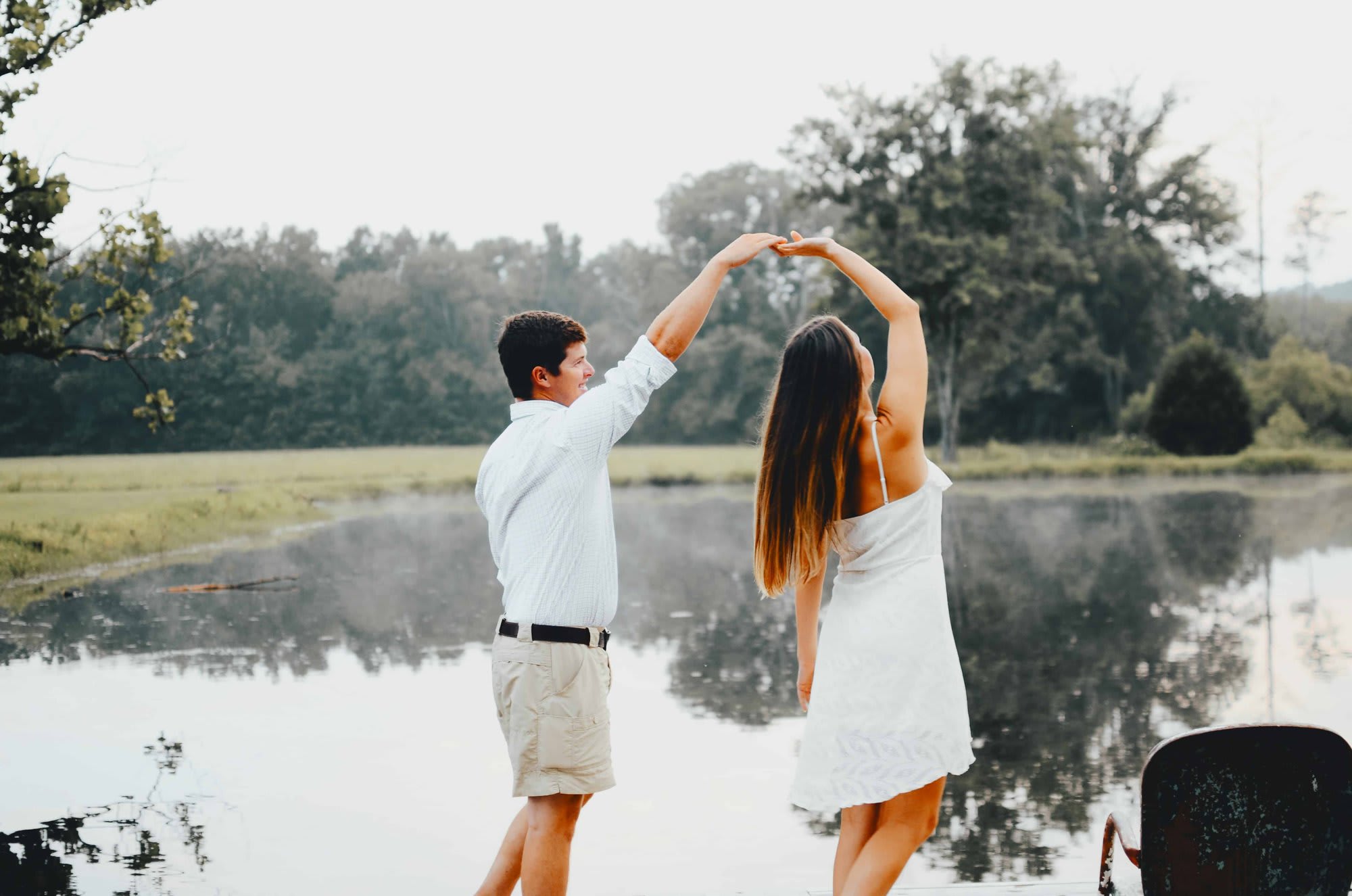Couple préparant une première danse de mariage