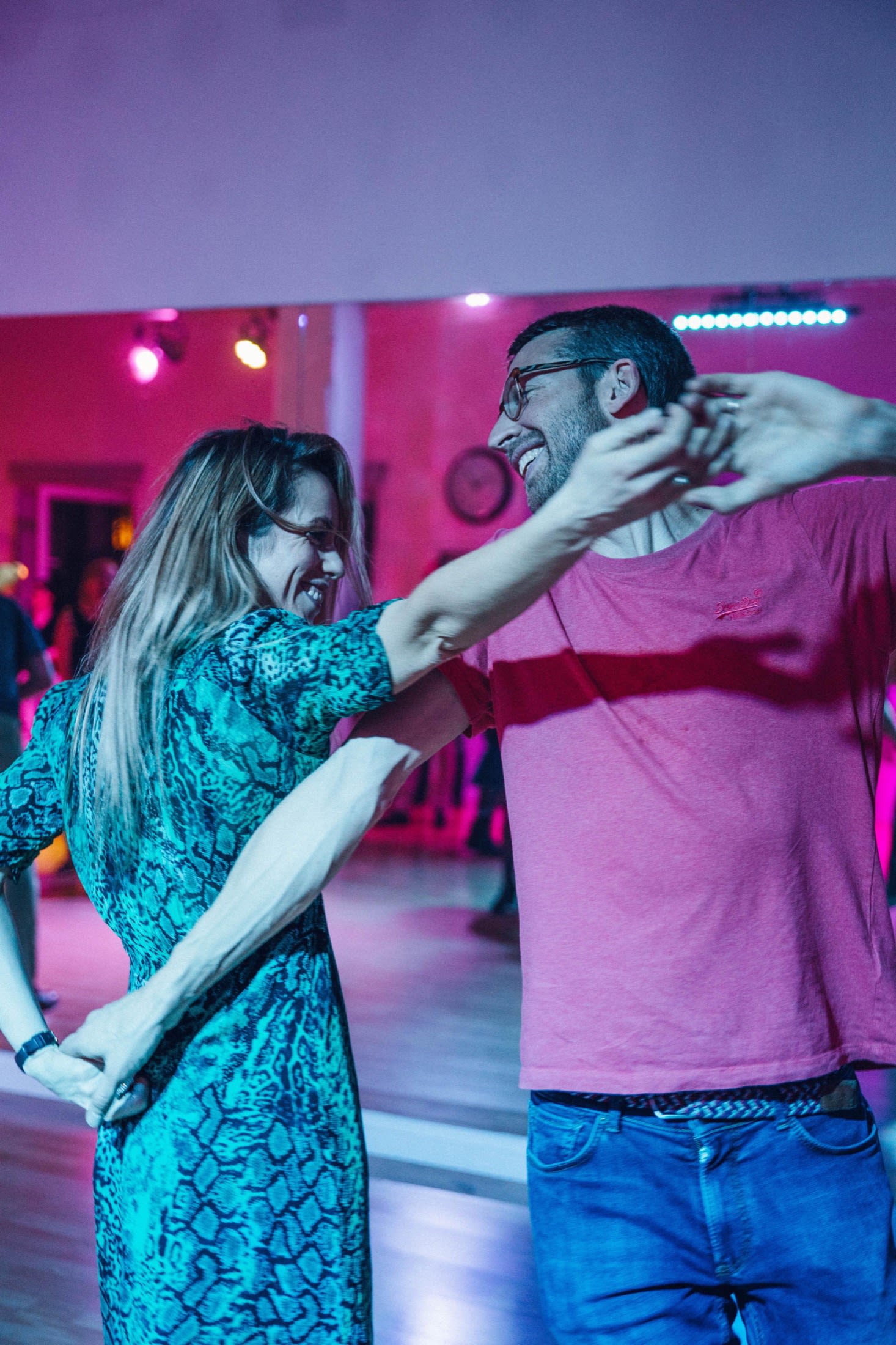 Ambiance conviviale d'une soirée dansante Rock 4 Life