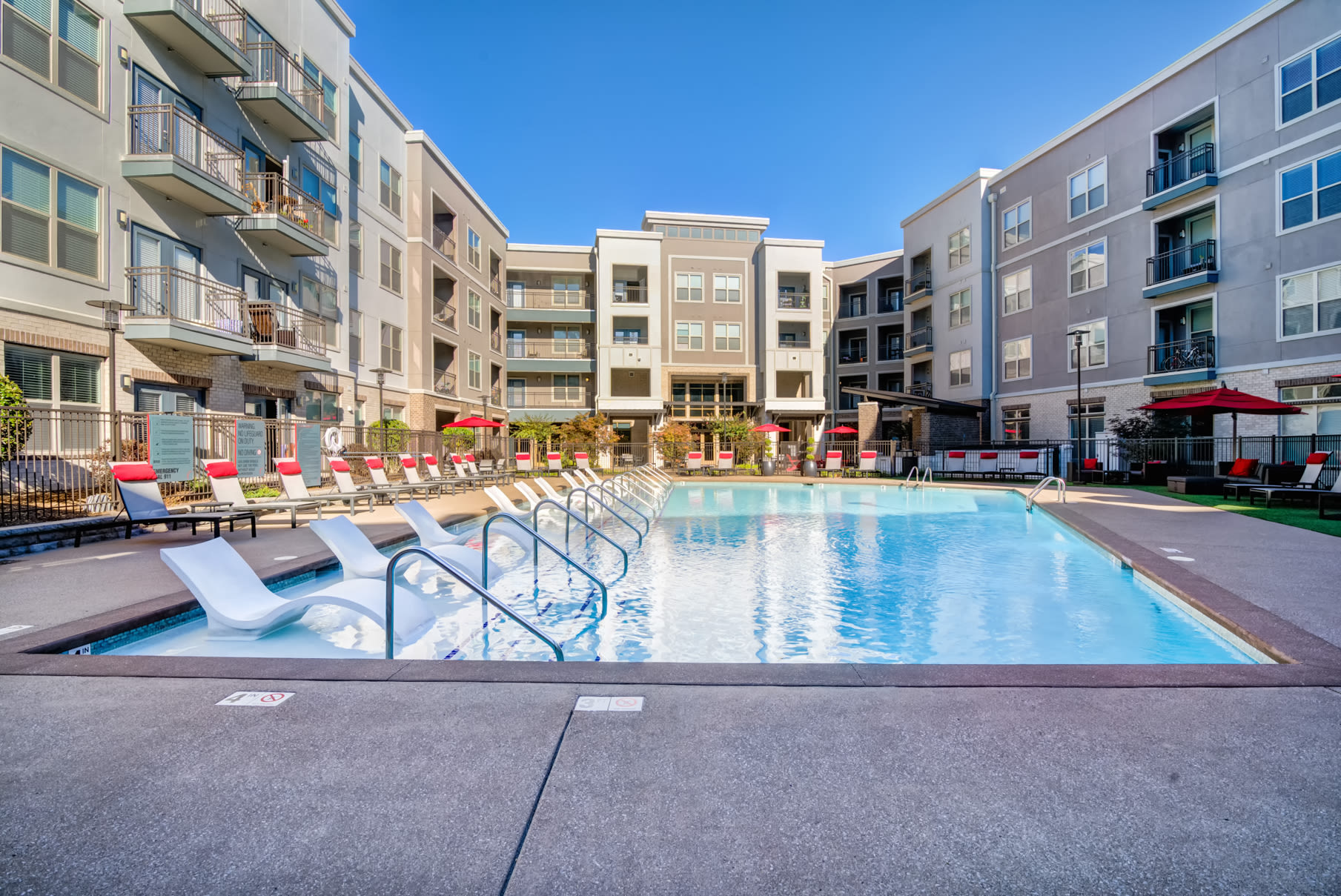 Spacious swimming pool at The Carillon in Nashville,Tennessee