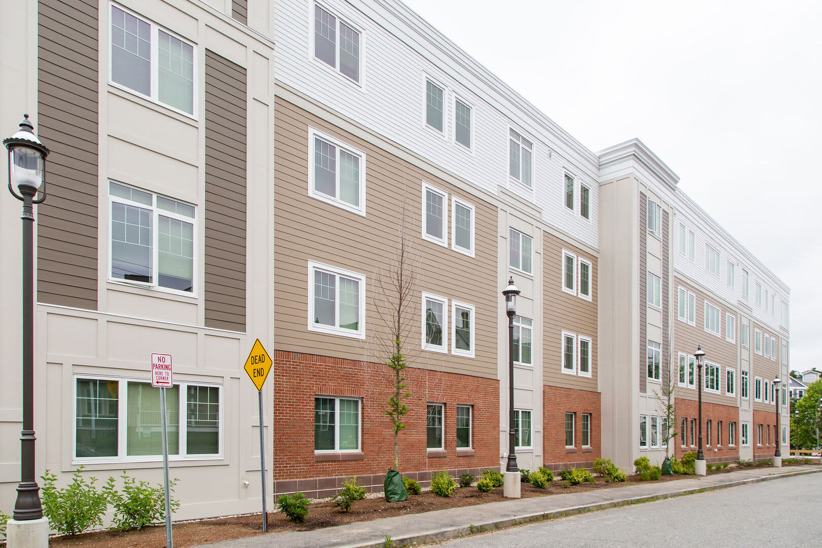 Exterior view of an apartment at 254 Broadway in Methuen, Massachusetts