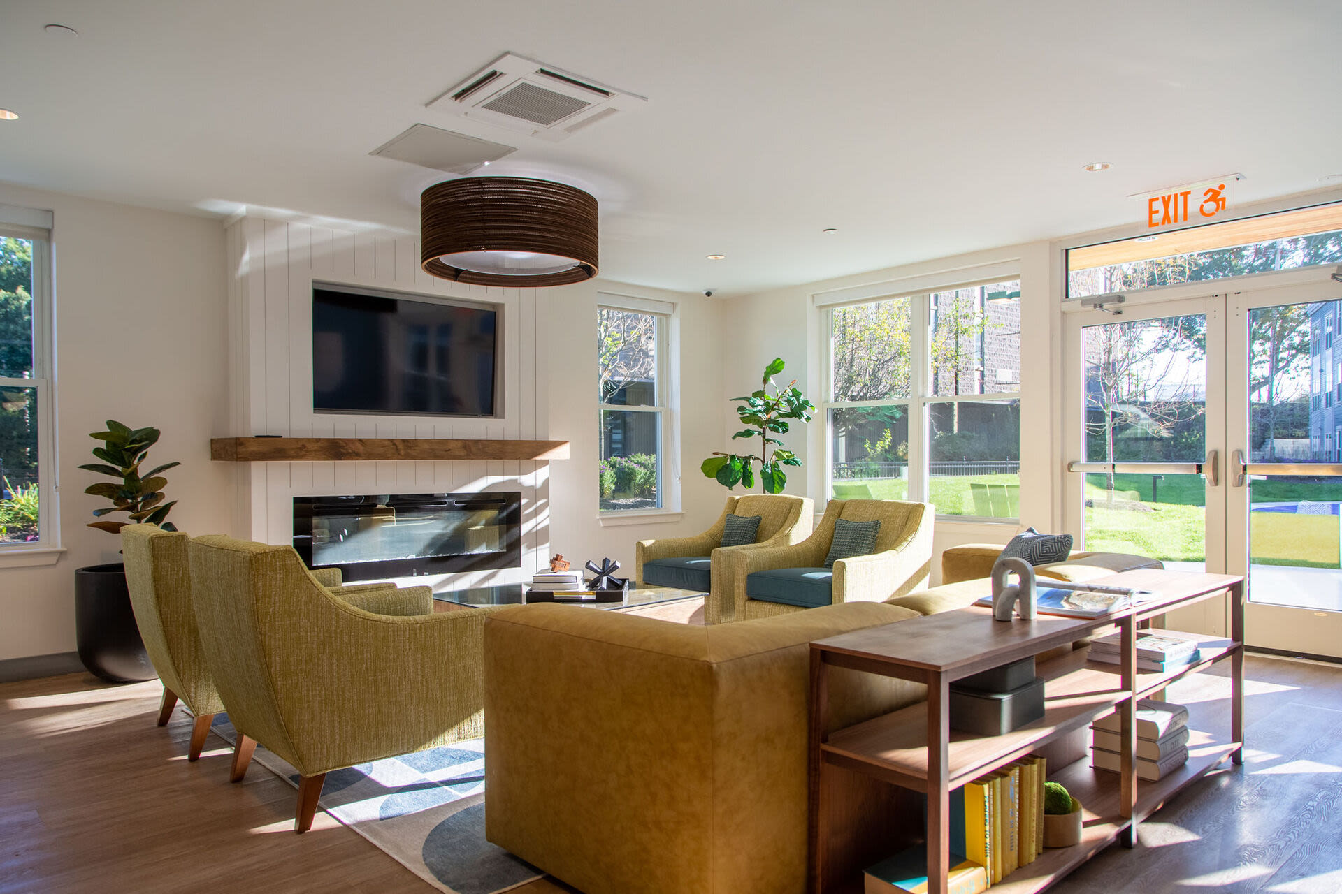 Clubhouse with lots of seating area at Parkway 1208 in West Roxbury, Massachusetts