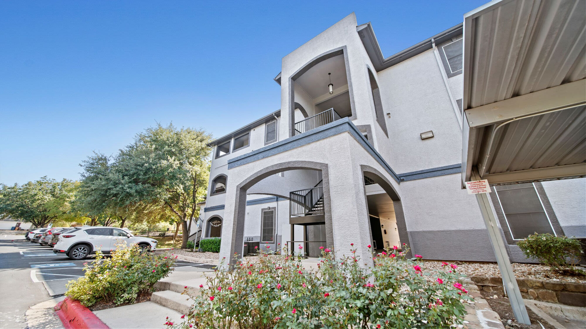 Ellie Apartments 4 of 12