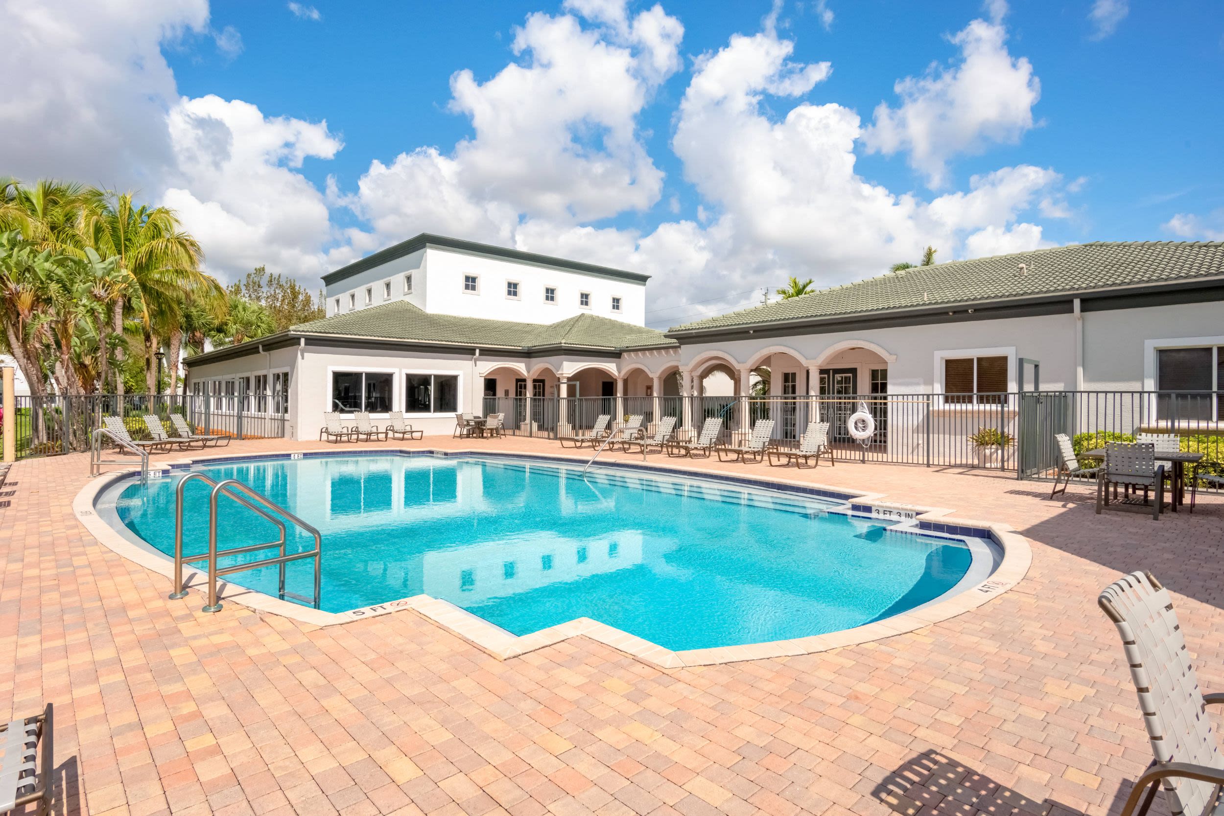Palm Trace Landings Apartments 11 of 12